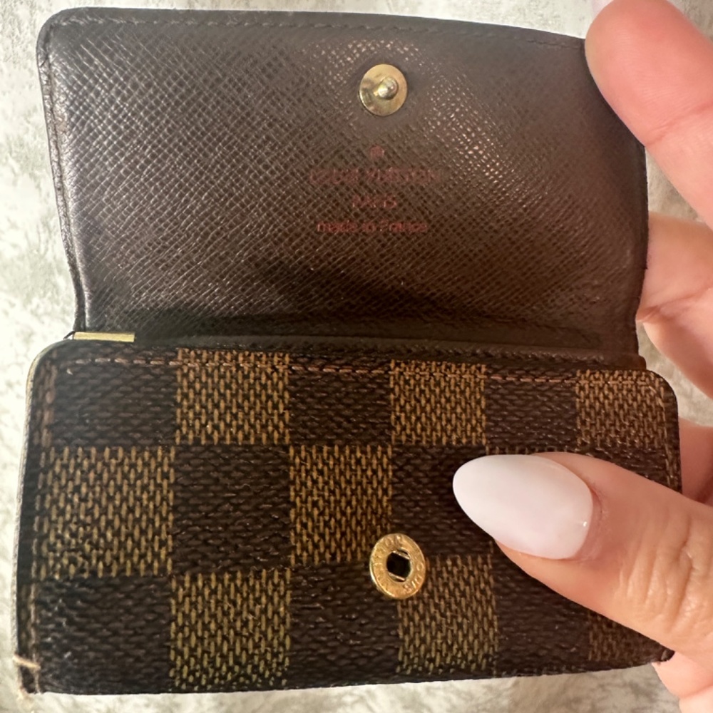 LOUIS VUITTON DAMIER EBENE 4 KEY HOLDER Authentic - Picture 4 of 13